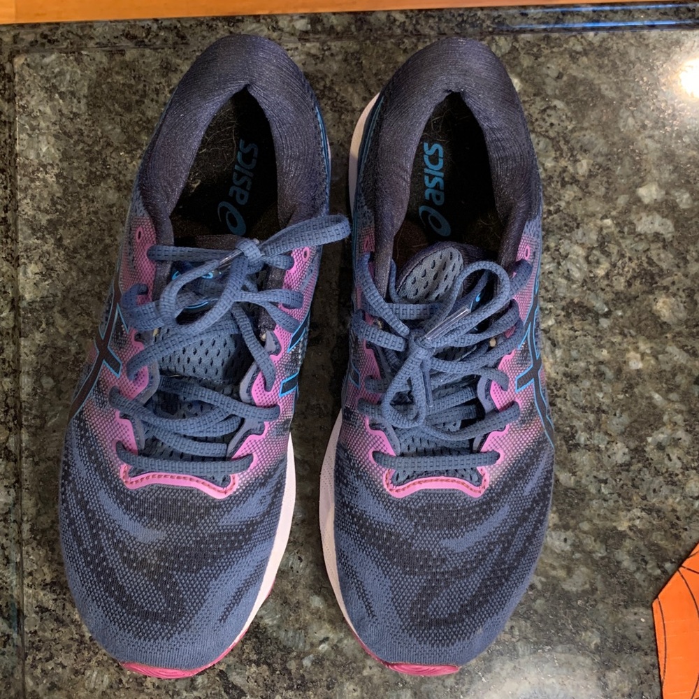 ASICS Women’s 10-1/2 Wide, Gel Nimbus 23 Athletic Sneakers Tennis Shoes